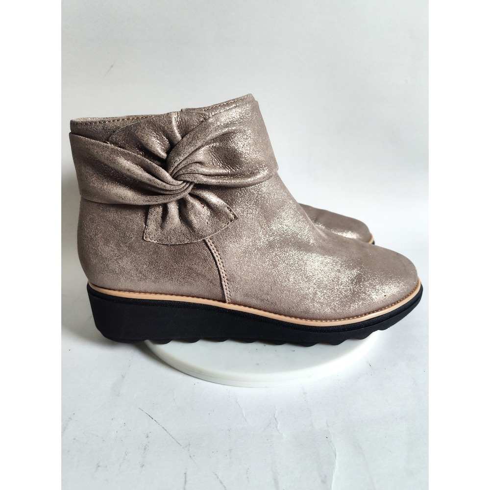 New Clarks Collection Ankle Boots 9 Booties Comfort Leather Gold Bow Wedge